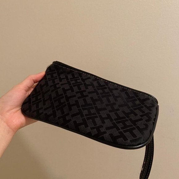 BLACK CLASSIC WRISTLET ZIP WALLET TOMMY HILFIGER - Picture 3 of 5